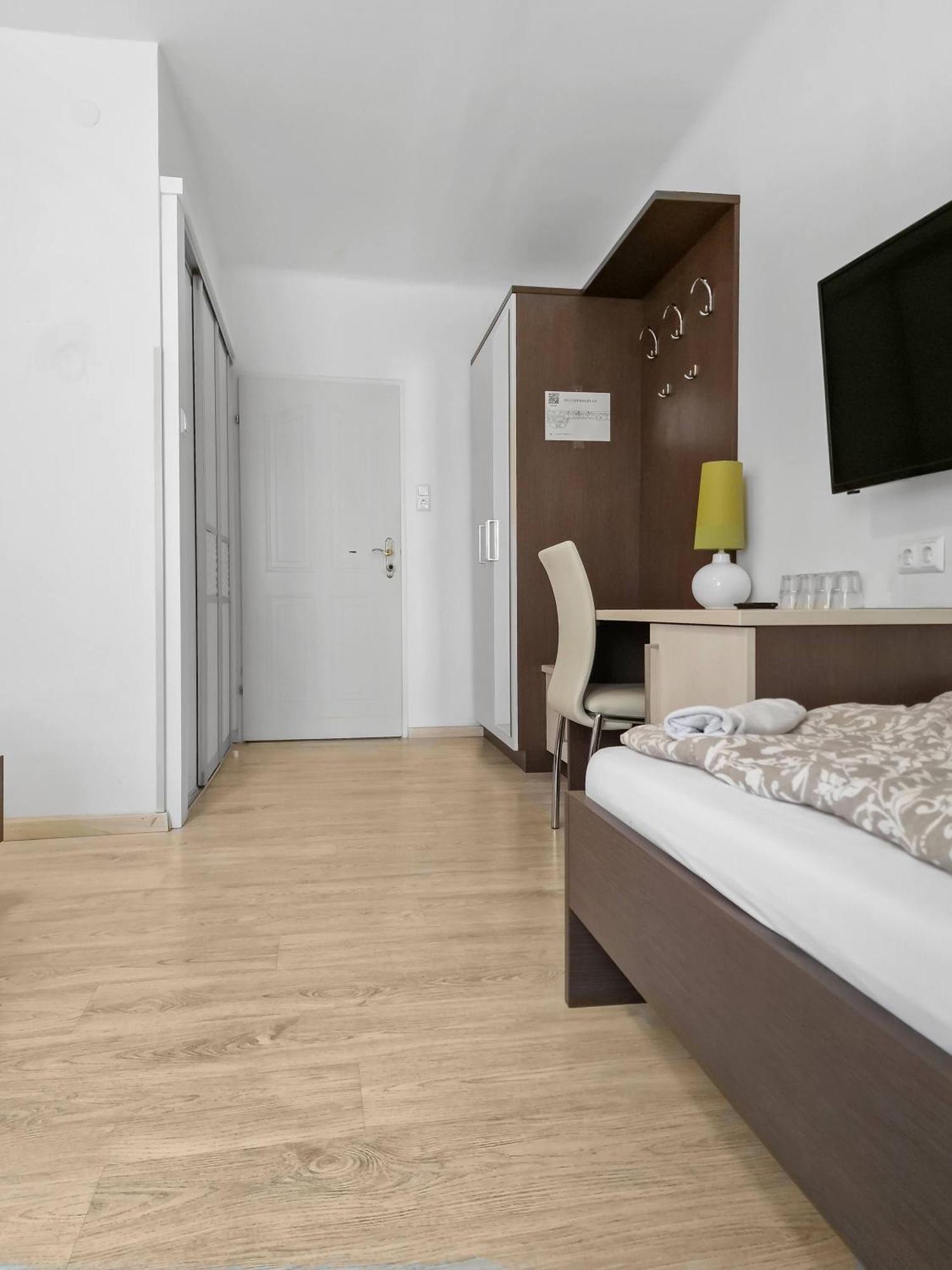Josef Wolfik Strasse 10 Apartment Stockerau Habitación foto